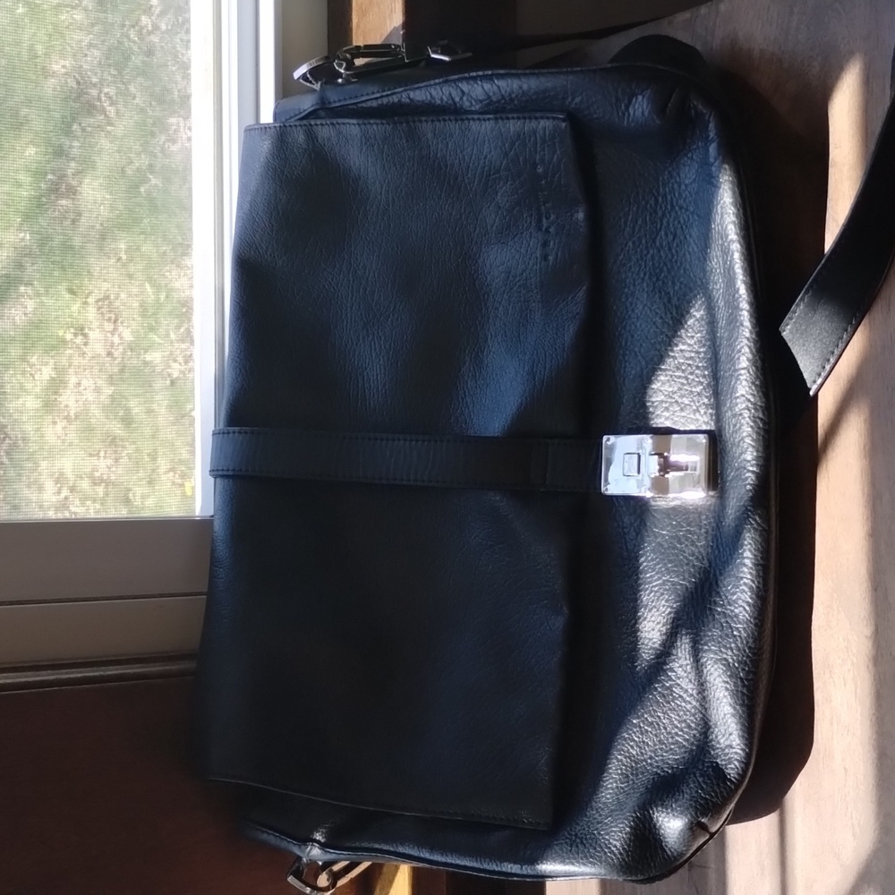 Kenneth Cole Reaction Laptop Messenger Bag - Picture 4 of 16